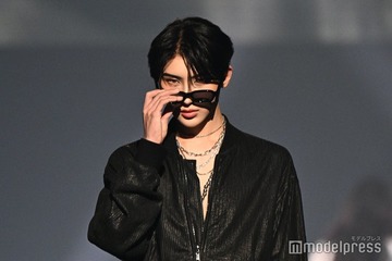 GYUTAE、オールブラックコーデで笑顔封印ランウェイ サングラス外しに観客の視線集中【TGC広島2025】 画像