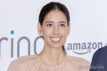 森泉、“ラルフローレン風”自宅の豪華クリスマスツリー披露「おしゃれで素敵」「真似したい」の声 画像
