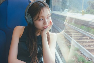 乃木坂46梅澤美波“こだわりアイテム”でリアル醸し出す 写真集先行カット第3弾公開【透明な覚悟】 画像