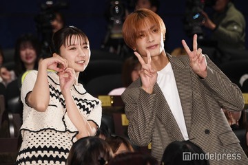 上白石萌歌・高橋恭平・木村柾哉・中島颯太ら、“バラエティー全振り”舞台挨拶 全力バックハグも披露【ロマンティック・キラー】 画像