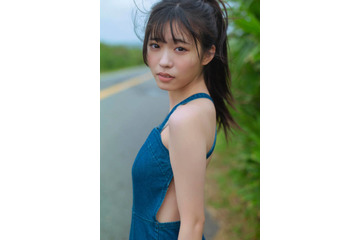 僕が見たかった青空・金澤亜美、オーバーオールから美背中がチラリ！台湾を舞台に素の魅力が光る 画像