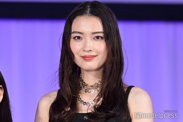 茅島みずき、シースルートップスで肌見せ 膝上ショーパンコーデに「脚長い」「透明感爆発」と反響 画像