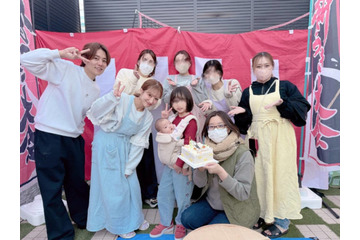 辻希美、杉浦太陽らとマネージャーの誕生日をお祝い！集合SHOT公開「喜んでくれた」 画像