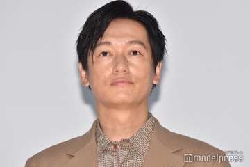 井浦新、“髪ほどいて編み込んだ”斬新ヘア披露「見たことない」「オーラに拍車がかかってる」と反響 画像