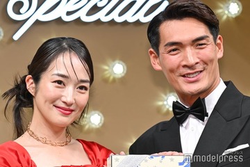 槙野智章氏、妻・高梨凛との肩組み2ショットが話題「ラブラブ」「相変わらず美男美女すぎる」 画像