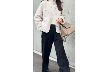 白のふわもこ素材を大人が着るなら……。 きれいな雰囲気をキープした冬らしいジャケットコーデ術【40代の毎日コーデ】 画像