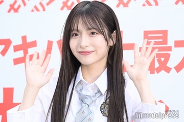 AKB48メンバー、武道館ライブでのミニドレス姿に反響「美脚」「二度見した」 画像