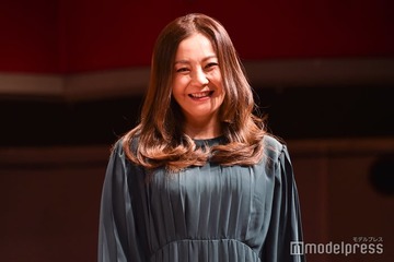 華原朋美「ベスト体重に戻しました」美肩輝くシースルーオフショル姿に反響「美しい」「ビジュ爆発」 画像