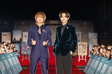 King ＆ Prince、雨の歌舞伎町でレカペ闊歩 永瀬廉「まさか1週間で2回レッドカーペット歩くことになるとは」【「STARRING」プレミアナイト】 画像