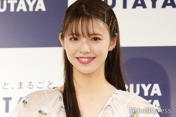 鈴木ゆうか、ミニスカ＆タイツで美脚スラリ「抜群プロポーション」「組み合わせ最高」と絶賛の声 画像