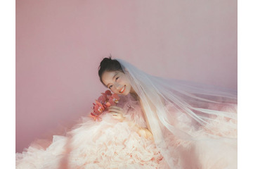池端杏慈、ピンクのウエディングドレス姿で「ゼクシィ」初表紙 理想のクリスマスデート明かす 画像