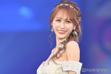 美女社長YouTuber浦西ひかる、美脚際立つ膝上丈コーデ公開「大人っぽくて綺麗」「お人形さんみたい」と反響 画像