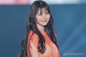 鈴木ゆうか、素肌際立つウエディングドレス姿に熱視線「透明感ハンパない」「美しすぎる」 画像