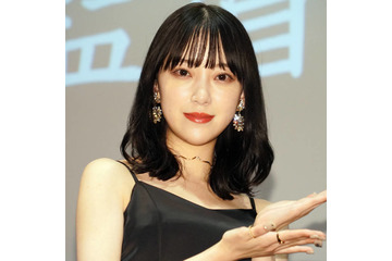 堀未央奈「乾燥知らずのお肌に」冬メイクで信頼！愛用のメイク下地を紹介 画像