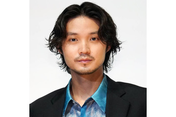 磯村勇斗、Snow Man深澤辰哉との笑顔2SHOTにファン歓喜「強火ふかたつ担」「愛強めで好き」 画像