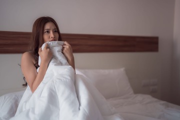 45歳、夜の営みのときに感じた「耐えがたい痛み」。予想外のところから始まっていた私の更年期は【2025年ベスト記事セレクション】 画像