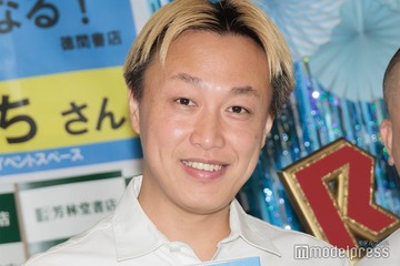 お見送り芸人しんいち、お小遣いあげた姪っ子との2ショット披露「アイドルみたい」「いい写真」と反響 画像