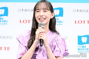 井桁弘恵、美脚スラリのミニ丈アシメボトム姿「スタイル抜群」「脚が綺麗すぎる」と反響 画像