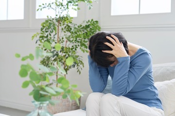 53歳、謎の体調不良で退職を余儀なくされた私。夫からは「ヒステリー」扱いされ、追い込まれた更年期の日々【2025年ベスト記事セレクション】 画像