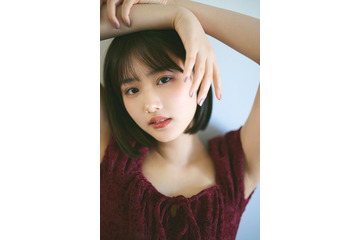 原菜乃華、オフな部屋着・赤ワンピ…等身大の姿を撮りおろし カレンダー決定 画像