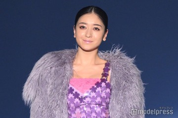 静岡生まれ・みちょぱ、紫ドレス×ファーコートで女王級オーラ 圧巻美脚透ける凱旋ランウェイ【TGCしずおか2026】 画像