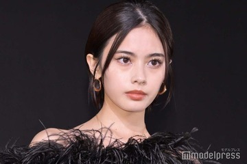 「御上先生」で話題・安斉星来、ショーパンからスラリ美脚「視線が釘付けになった」「圧巻の脚線美」と反響 画像