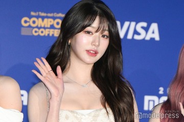 IVEウォニョン、深めスリットから美脚スラリ「女神級の美しさ」「さすがのスタイル」反響相次ぐ 画像