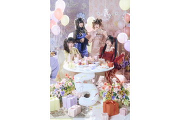 Z世代女子憧れのアイドル・きゅるりんってしてみて、 “5周年パーティー”をイメージしたキュートな衣装姿を披露 画像