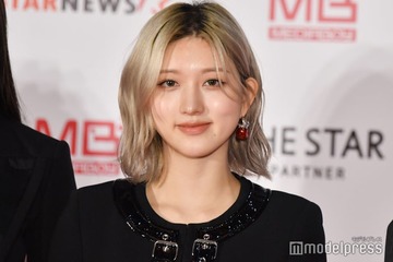 IVEガウル、華やかベアトップドレス姿に熱視線「完璧なスタイル」「ため息が出るほど素敵」 画像