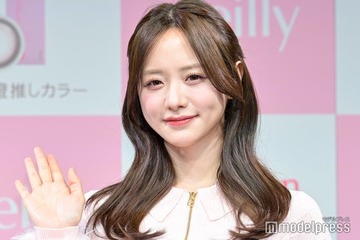 森香澄、美脚透ける大胆肩出し衣装姿に反響続々「上品なのに色っぽい」「美しすぎる」 画像