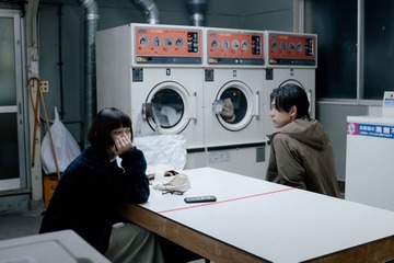 【冬のなんかさ、春のなんかね 第1話】⽂菜（杉咲花）、コインランドリーでゆきお（成田凌）と出会う 画像