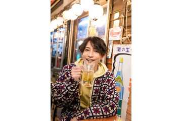 陳内将、ジョッキを持ってにっこり！「乾杯」をテーマにした1冊でファンに愛と労い届ける 画像