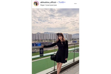 ほしのあき、ミニ丈ワンピで美脚スラリ「圧巻の脚線美」「スタイル良すぎ」の声 画像