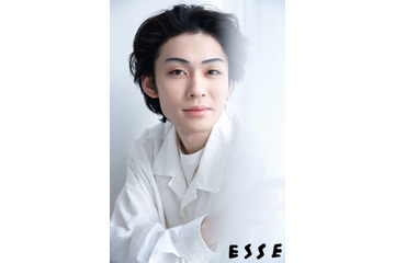 歌舞伎俳優・市川染五郎、凛とした容姿が際立つホワイト衣装SHOT！日々の暮らしにも迫る 画像