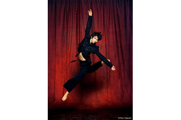 羽生結弦、高い跳躍で際立つ圧巻の肉体美！最新写真集『羽』収録の先行カット公開 画像