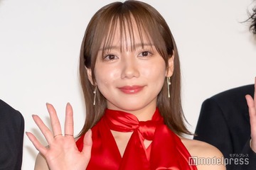 齊藤京子、美背中＆ほっそり二の腕際立つホルターネックで登場 自身のマイルールは「いかに効率的に動くか」【恋愛裁判】 画像