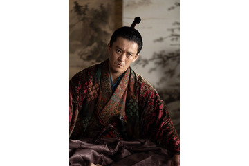 織田信長役・小栗旬、主演の仲野太賀に心動かされたシーンとは 約30年ぶり共演俳優との秘話も【「豊臣兄弟！」コメント】 画像