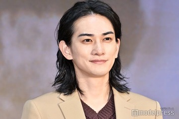 町田啓太、入れ墨ビッシリ＆金髪姿で印象ガラリ 役オフショットに「驚いた」「筋肉とタトゥーが美しい」と反響 画像