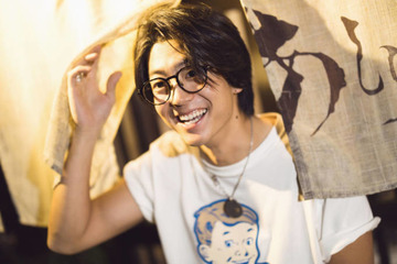 伊藤健太郎、少年のような屈託のない笑顔にドキッ！沖縄を舞台に素の表情が満載 画像