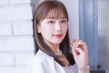 韓国人インフルエンサーひよん、ミニスカ＆タイツで美脚披露「旦那さんとデート？」「憧れのママ」の声 画像