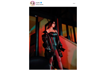 浜崎あゆみ、美デコルテ際立つライブ参戦SHOTにファンうっとり「超可愛い」「カッコよすぎ」 画像