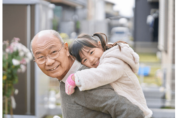 アニメが大好きな5歳孫　80代祖父「おじいちゃんの魔法だぞ」⇒まさかの行動に「かっこいい！」 画像