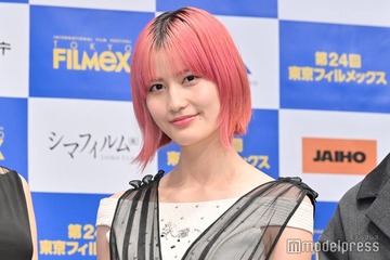 橋本愛、黒タイツで美脚際立つ レディー・ガガライブ参戦コーデ披露「カッコ可愛い」「上品で素敵」の声 画像
