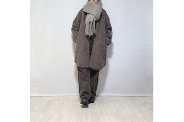 ブラウン×ベージュで鮮度アップ。軽くて暖かいボアコートの防寒スタイル【40代の毎日コーデ】 画像