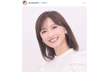 望月理恵アナ、美脚チラリのロングドレス姿に反響続々「眼福」「映画のワンシーンみたい」 画像