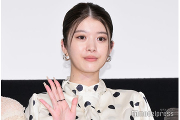 馬場ふみか、胸元ざっくりジャケット姿に視線集中「大人の色気すごい」「ため息が出るほど綺麗」 画像