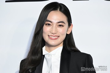 八木莉可子、タキシード×ミニ丈衣装で美脚披露 学生時代のバレンタイン秘話明かす「たくさん作った思い出が」 【ディオール バンブーパビリオン】 画像
