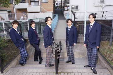 ACEes、フレッシュな制服姿で青春感溢れる 全員揃って「ベツコミ」登場 画像