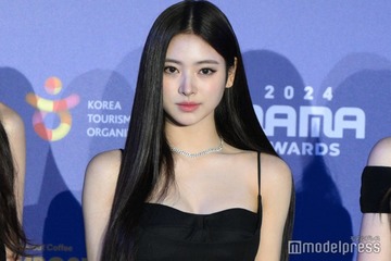 MEOVVアンナ、ベッドで美脚全開「スタイル良すぎ」「白コーデが眩しい」の声 画像