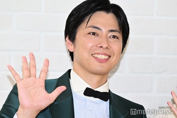 コットン西村「初対面で会うやいなや目を輝かせながら」母＆人気芸人のハグショットに「お母様が可愛すぎる」「微笑ましい光景」と反響 画像